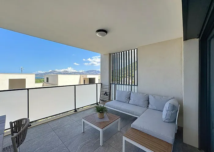 Avec Vue Sur La Et La Citadelle 卡尔维